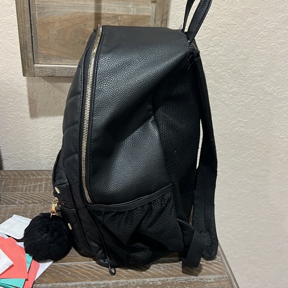 Large backpack call Ted to big pockets on the side with some flaws - Picture 8 of 10